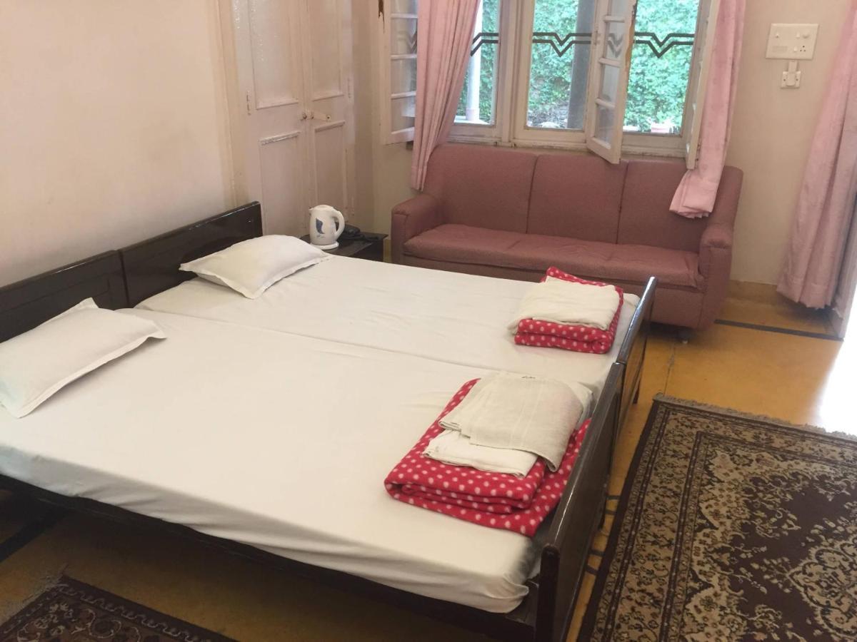 Hotel White House Dehradun Extérieur photo