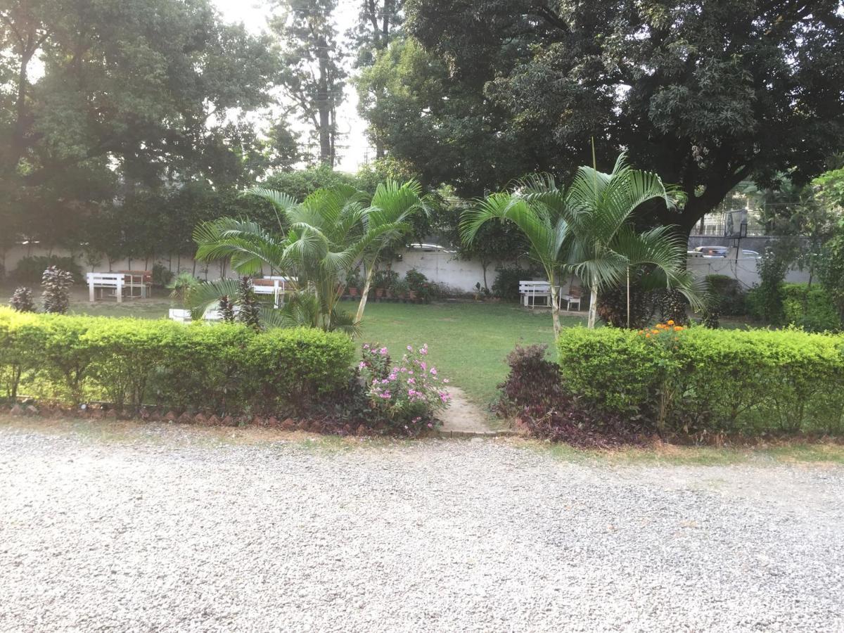Hotel White House Dehradun Extérieur photo