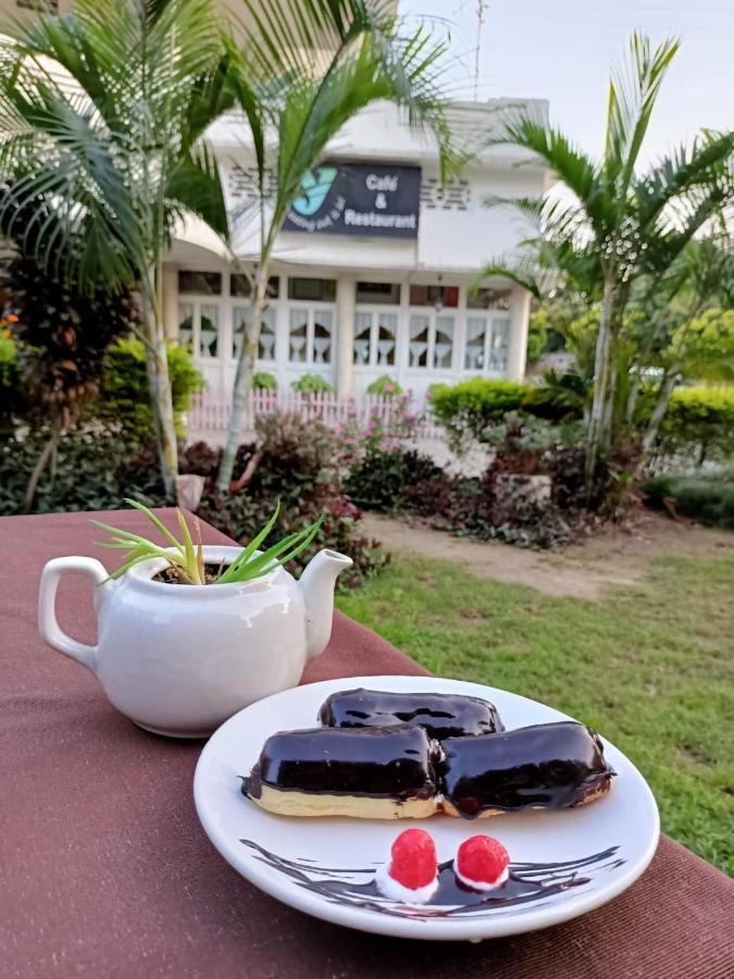 Hotel White House Dehradun Extérieur photo