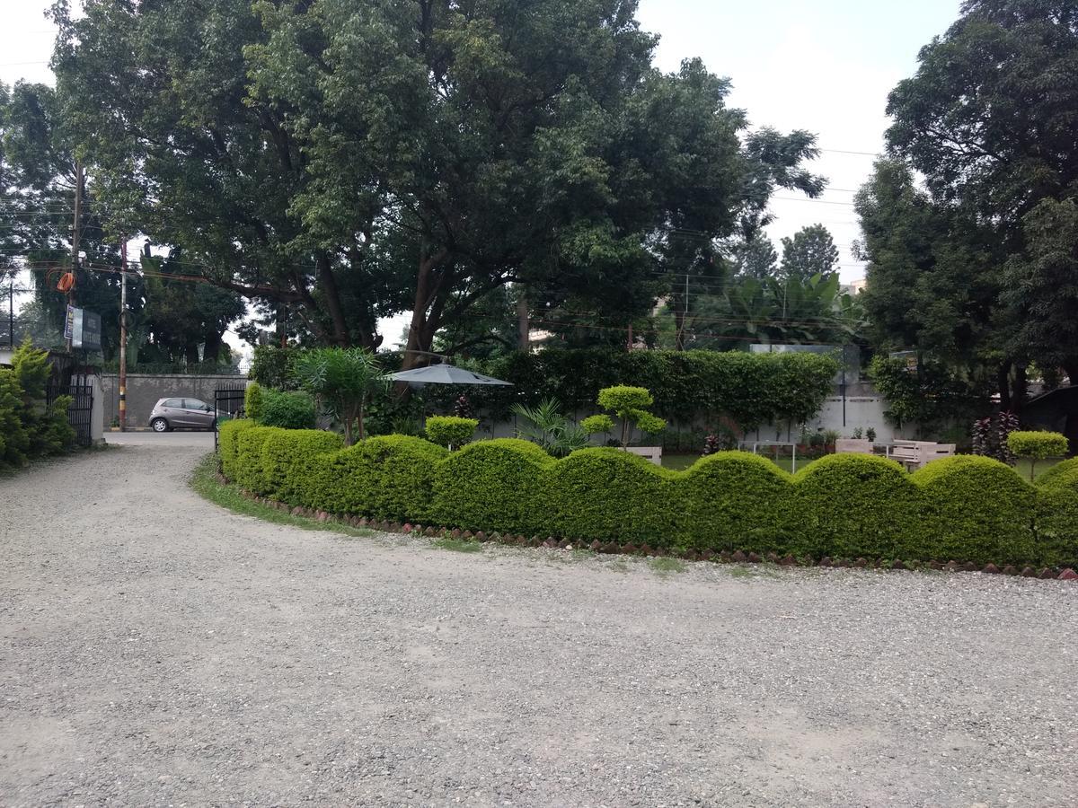 Hotel White House Dehradun Extérieur photo