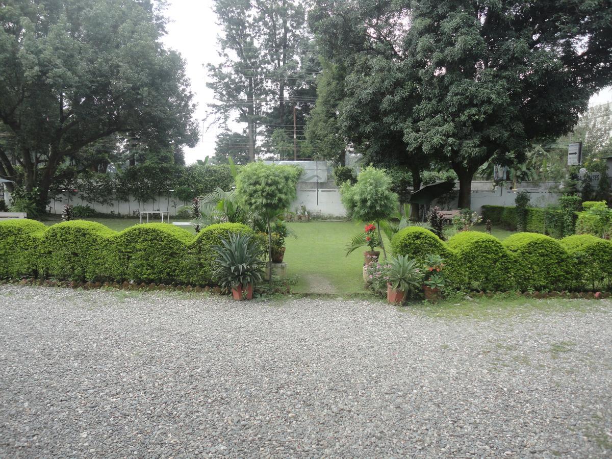 Hotel White House Dehradun Extérieur photo