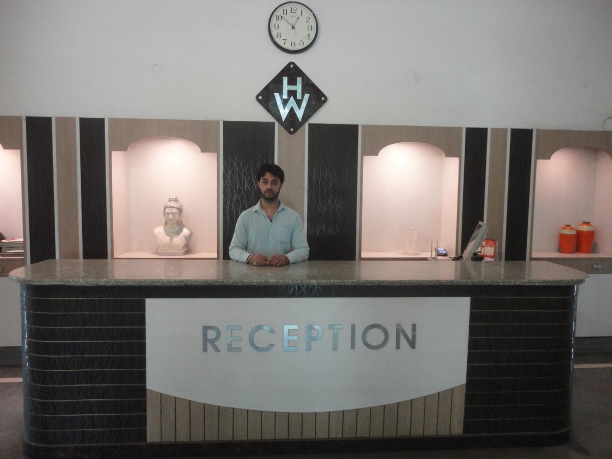 Hotel White House Dehradun Extérieur photo