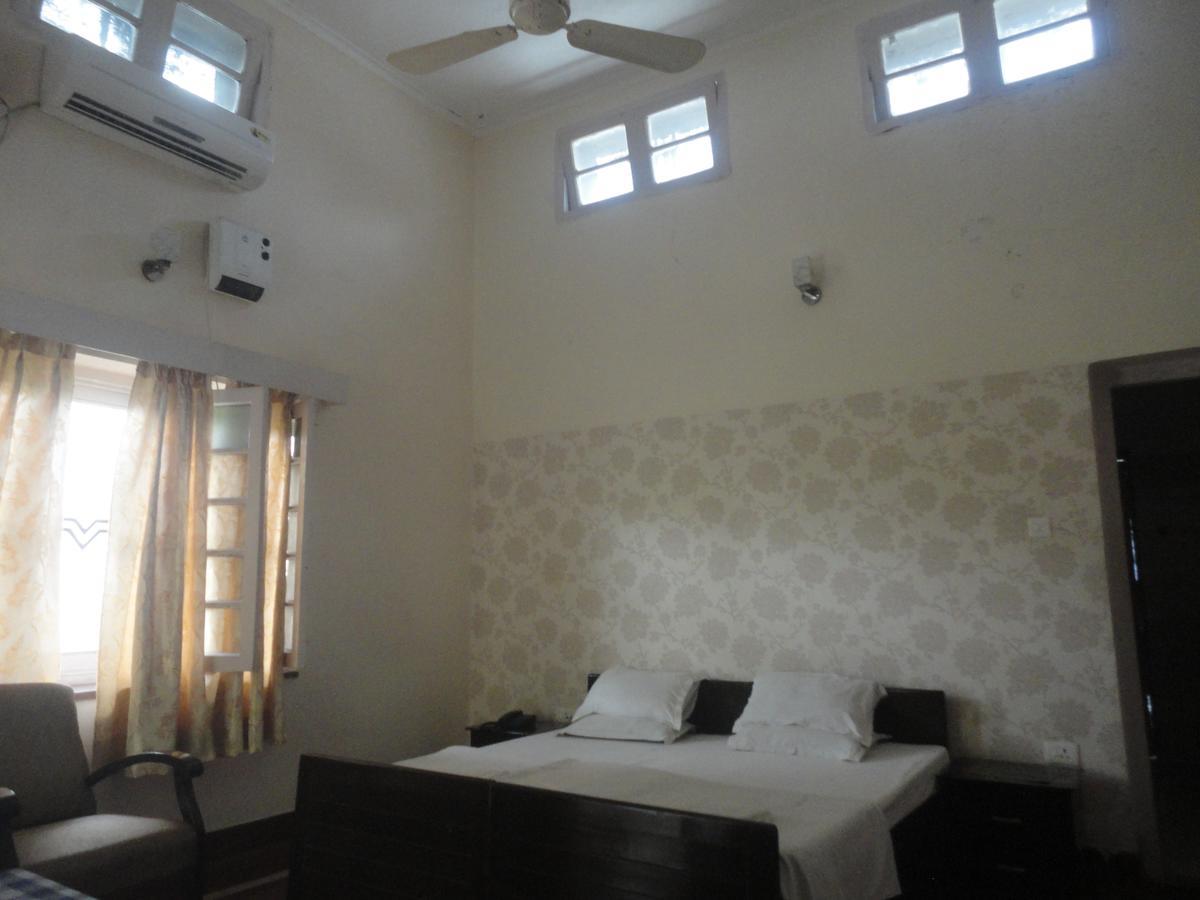 Hotel White House Dehradun Extérieur photo